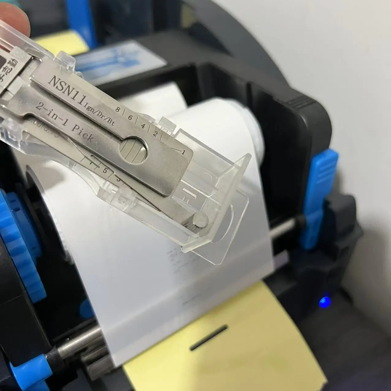 

Доступен измерительный инструмент для декодирования зажигания Lishi 2-в-1 NSN11 ING