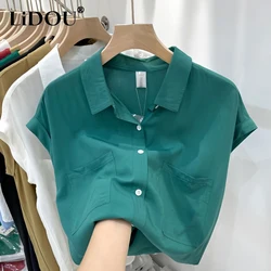 Camisa de gasa con manga de murciélago para mujer, camisa holgada con cuello tipo POLO de un solo pecho y bolsillos, Color sólido, a la moda, novedad de verano, 2023