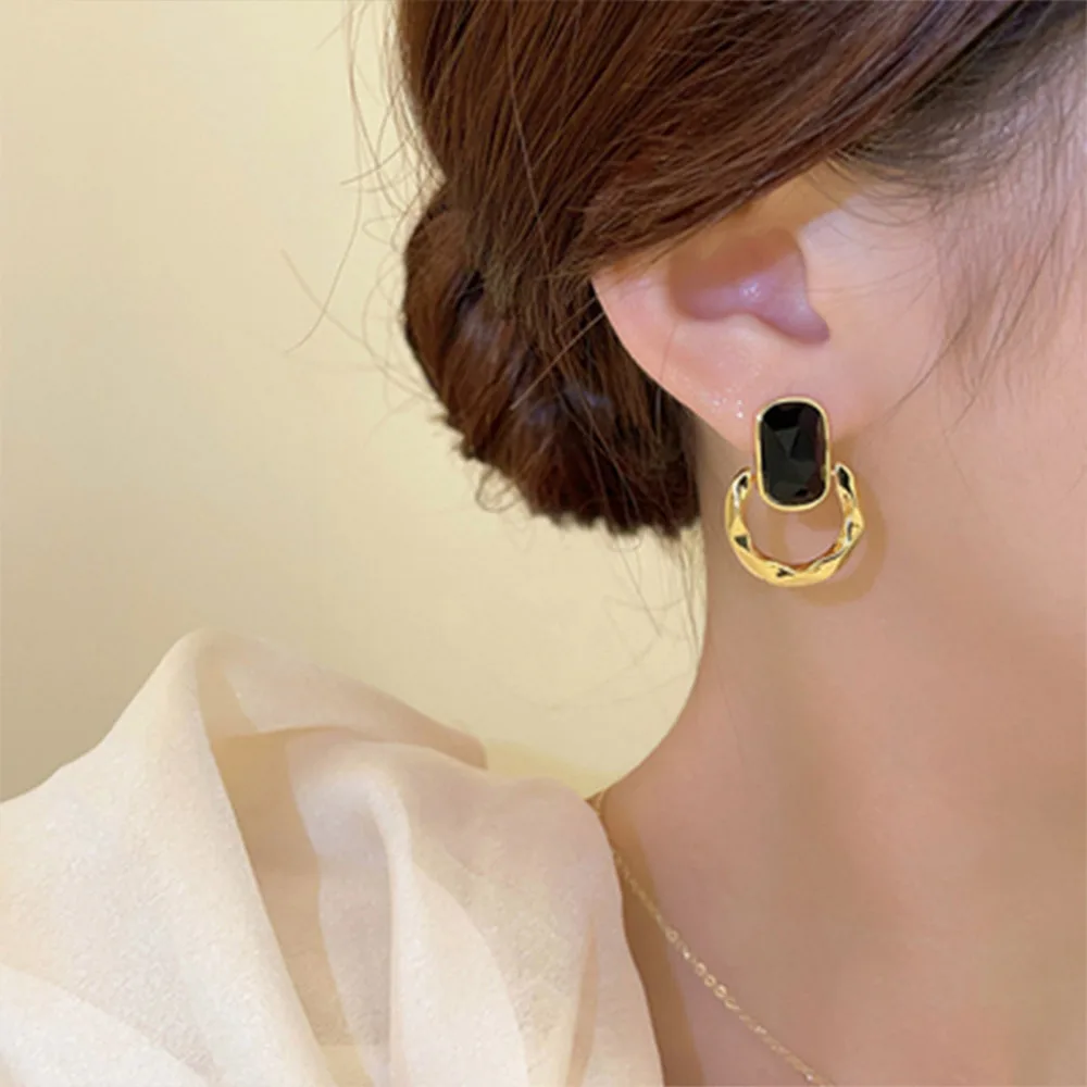 2pcs Rectangle Black Zircon Irregular Hammered Gold Hoop Dangle Stud Earrings Cool Retro Minimalist Luxury Commuter Style, Suitable for Daily Work Street Date Outfits, Ideal Niche Premium Jewelry Gift for Birthday