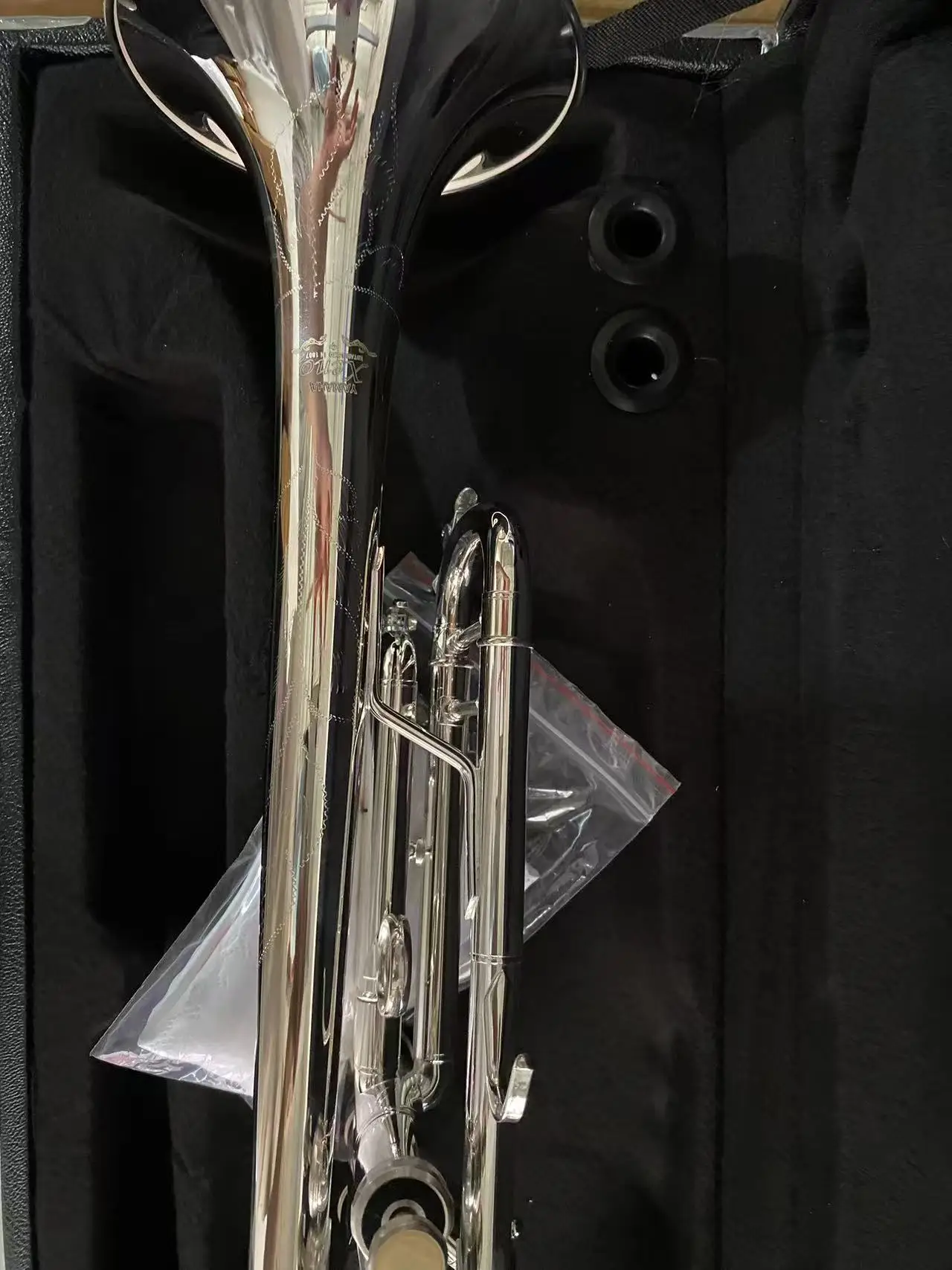 

Professional soprano saxophone mouthpiece in B-flat, made of pure copper, metal head for musical instrument accessories.
