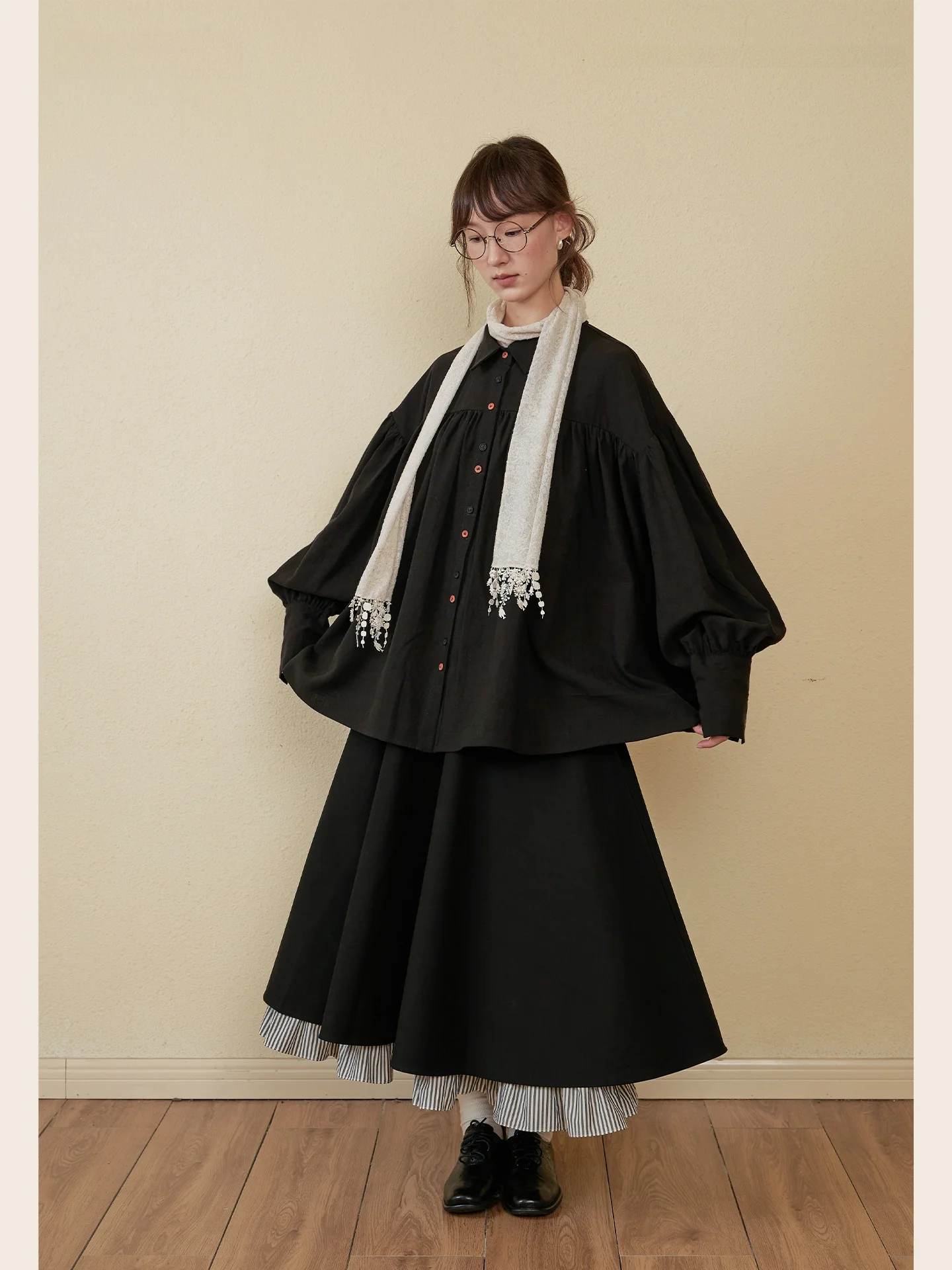 

Jevotique Ретро японский Sle Свободный крой Льняной утюг Плиссированный дизайн Женская внутренняя одежда на пуговицах Long Sve