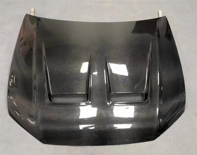 High quality M-style dry carbon fiber engine hood for direct factory sales of Audi Q8 body kits