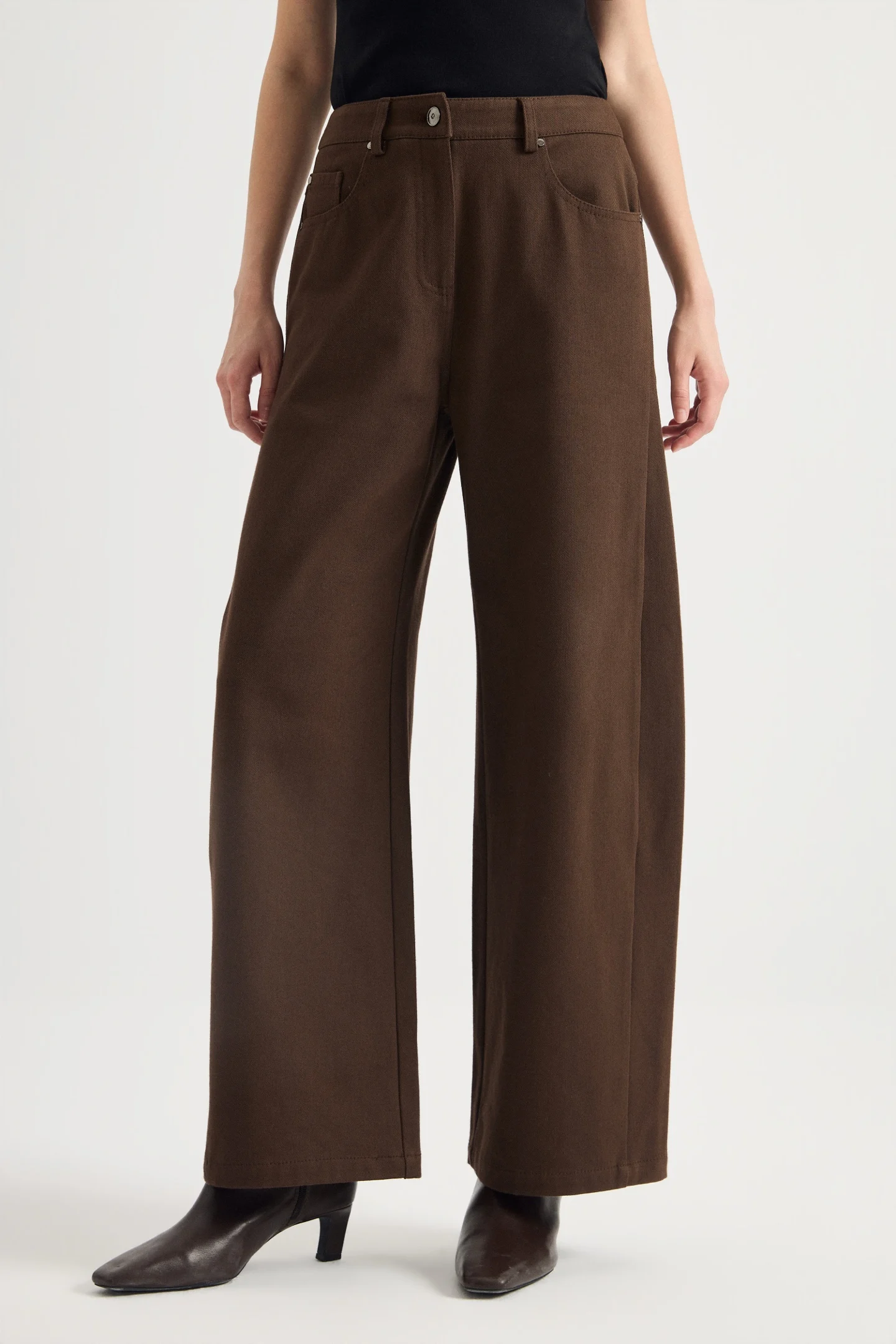 Fall/Winter 2026 Drapey Wide-Leg Casual Pants: High-Waisted, Loose-Fitting Straight-Leg Pants In A Merino Wool Blend—Simple And