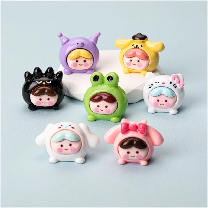 อะนิเมะยอดนิยม Sanrio Miniature เครื่องประดับรูปน่ารักเรซิ่นทําด้วยมือ DIY พวงกุญแจสนุกเดสก์ท็อปตกแต่งคอนโซลกลางรถ Charms
