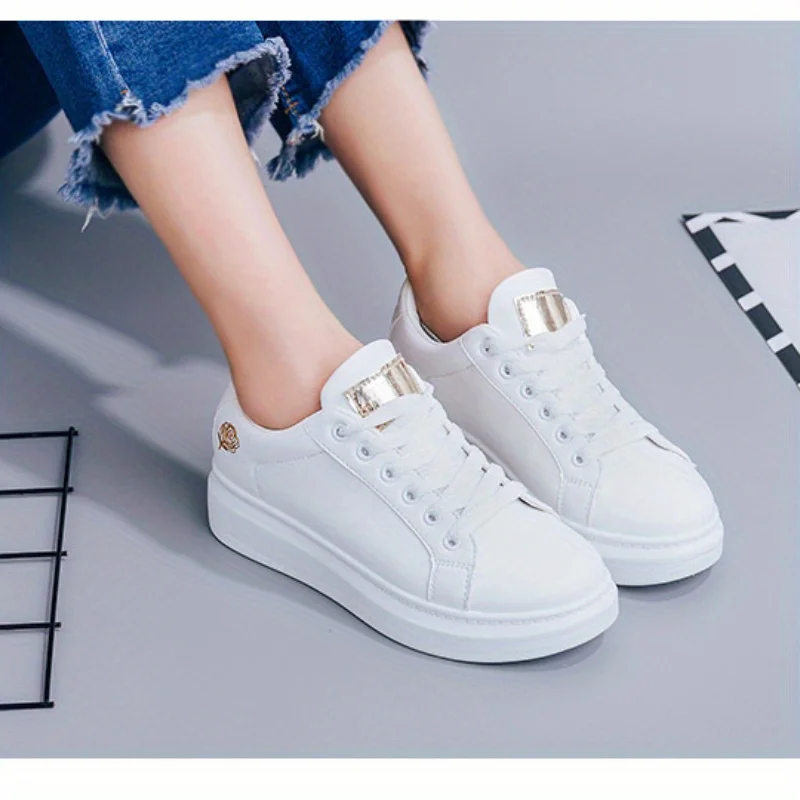 Women Casual Shoes New Spring White Sneakers Breathable Flower Lace-Up Women Sneakers Women Shoes Fashion Embroidered