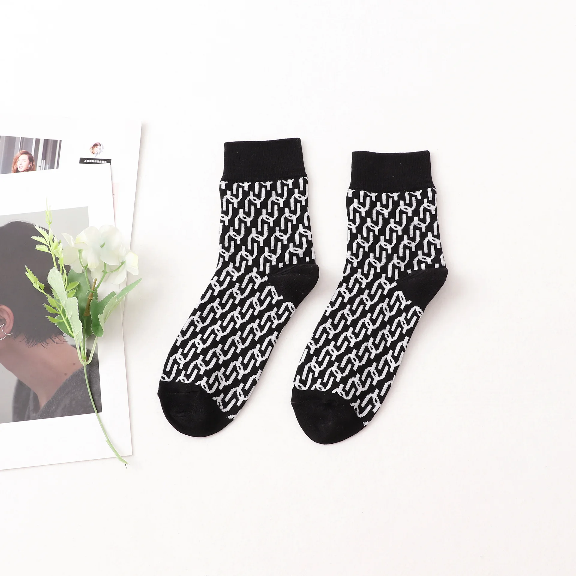 Mulberry Silk Retro Floral Mid Tube Socks Are Skin Friendly Comfortable and Highly Elastic for Women's Silk Casual Sports Socks