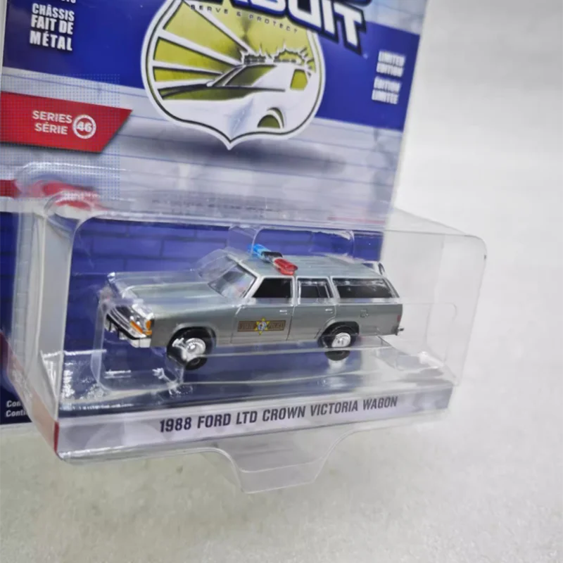 

Greenlight 1:64 Scale 1988 LTD CROWN VICTORIA WAGON Varnish edition Alloy Car Model Static Collection Decorated Holiday Toys