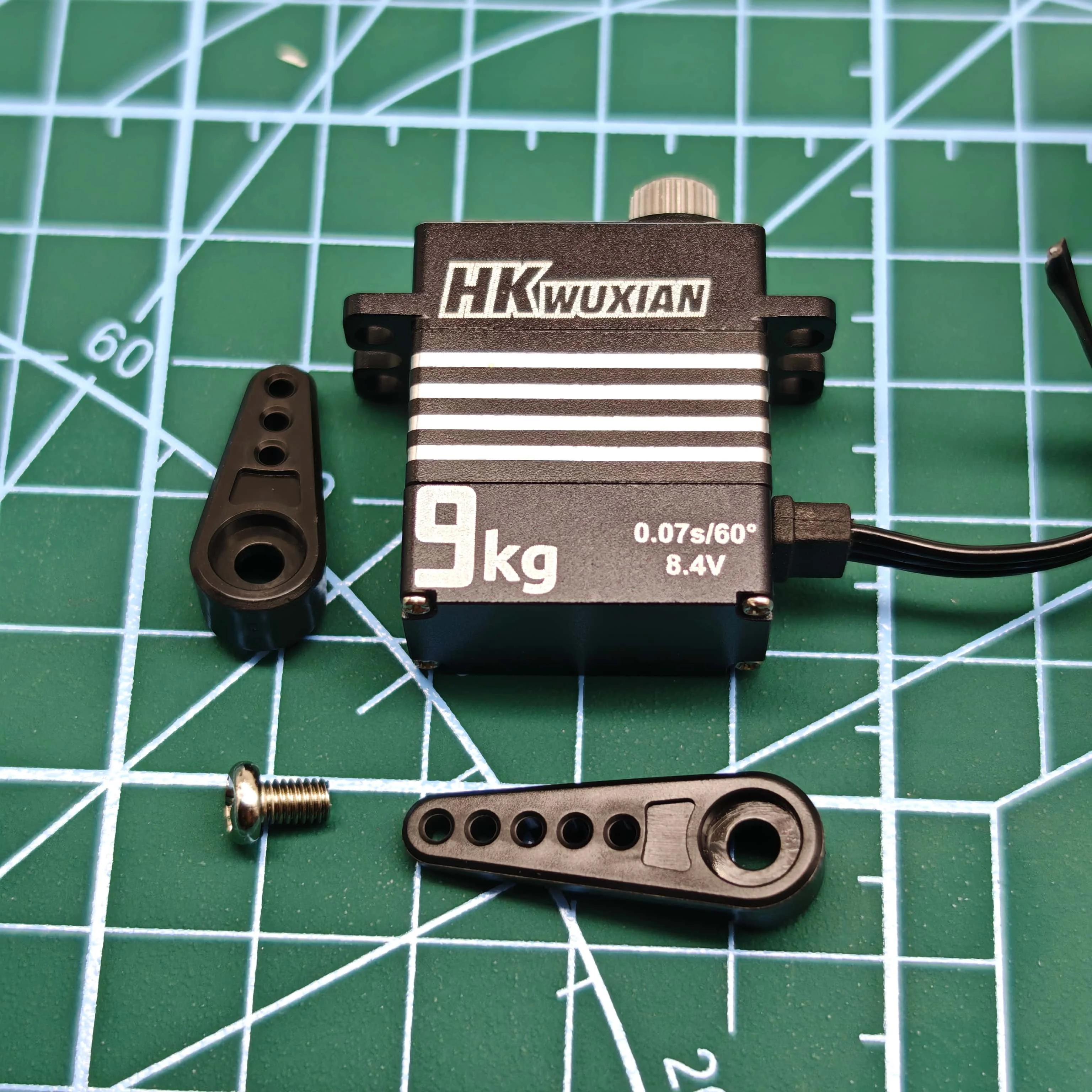 Servo 9kg 180 °   Servo à coupe creuse tout en métal, réponse rapide pour voitures et Robots RC, avions, avions à voilure fixe pour RC 1/18