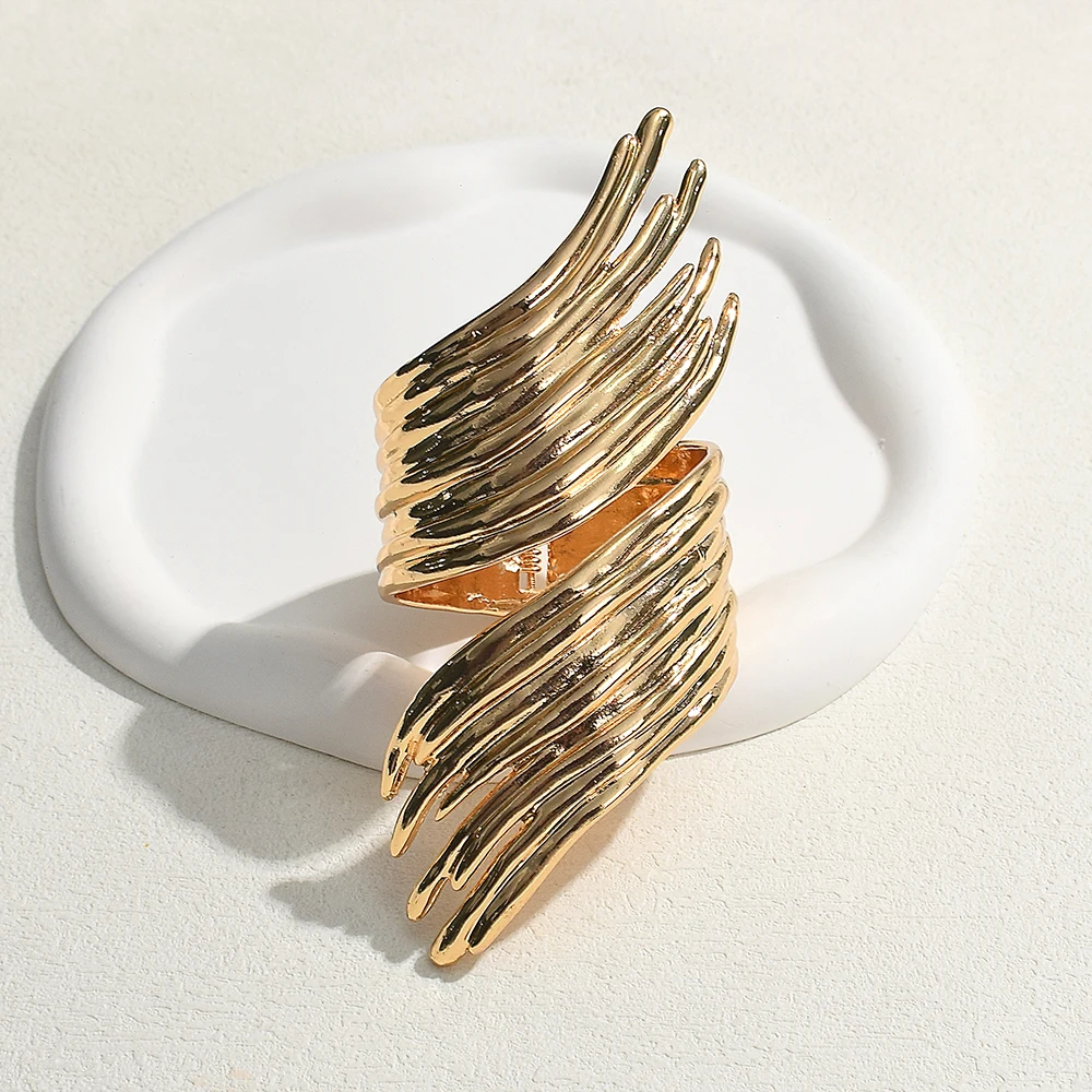 

Personality Metal Wing Shaped Bracelet for Women Vintage Gold Color Wave Streamline Open Bangle Temperament Jewelry Gifts