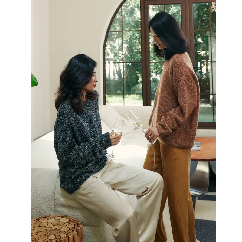 

Осенне-зимний шелковый кашемировый трикотажный свитер свободного кроя с цветочным узором в китайском стиле, с длинными рукавами и круглым вырезом, создающий ощущение легкости и комфорта.