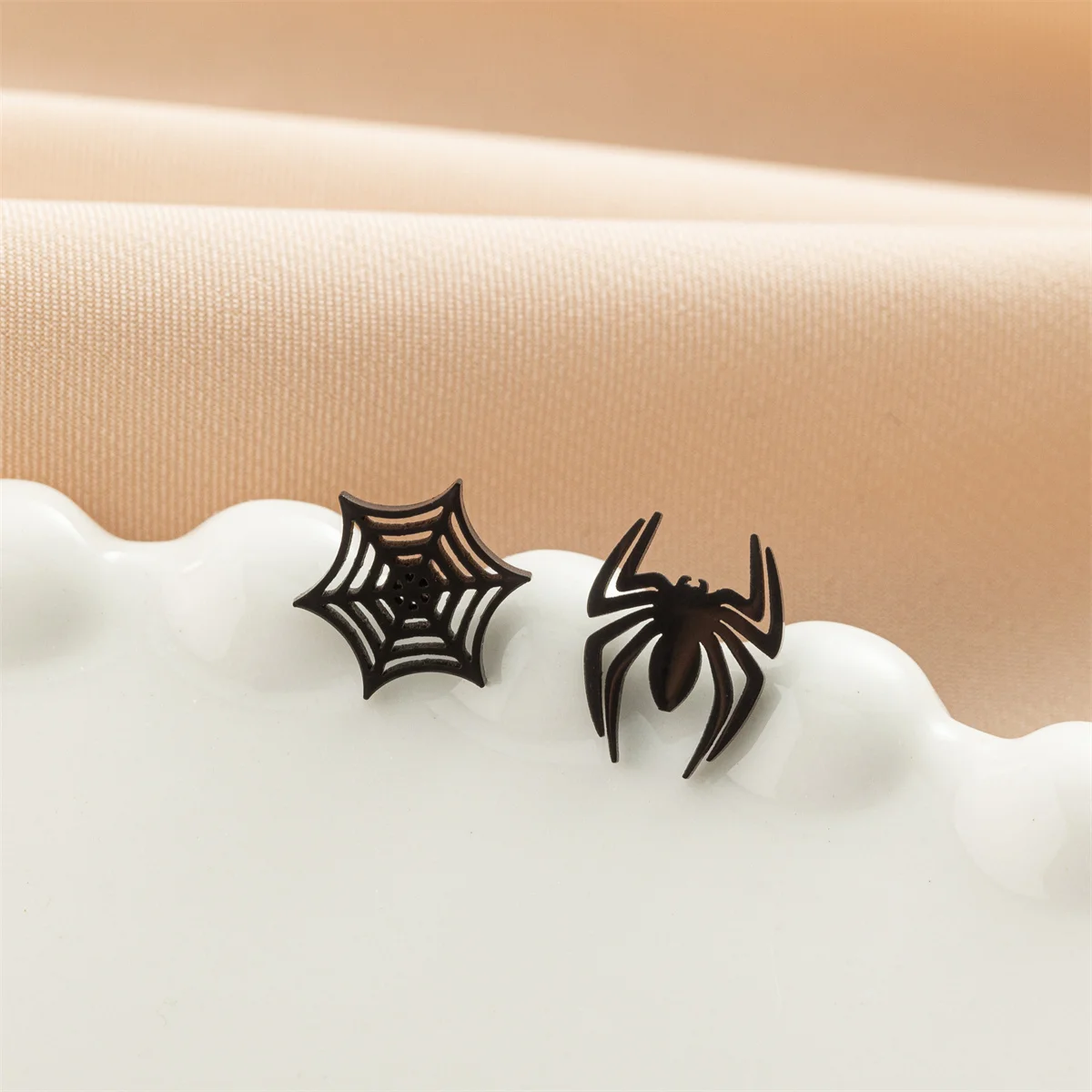 Black Spider And Web Stainless Steel Stud Earrings For Women Punk Animal Bat Ear Piercing Stud Earrings Jewelry Halloween Gift