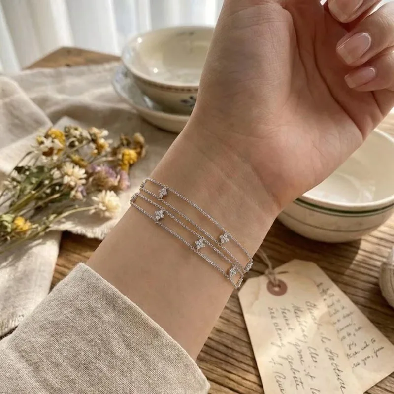 Lnkry 14K Gold Filled Armband mit vierblättriger Blume und Doppelkette für Damen, zertifiziertes 2mm rundes Moissanit-Armband, Handschmuck, Geschenk – Detail 7