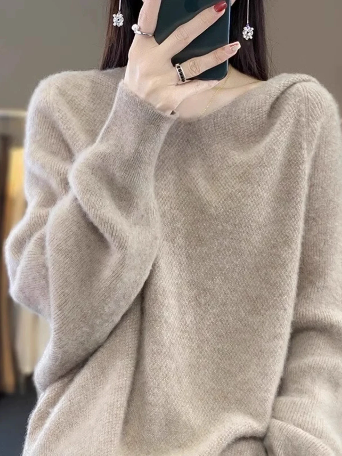 

Qingdao Autumn Winter Thiened Loose Hooded Wool Knitted Sweater Women's Camere Sweater Batwing Sve Comfortable Fit V-Ne