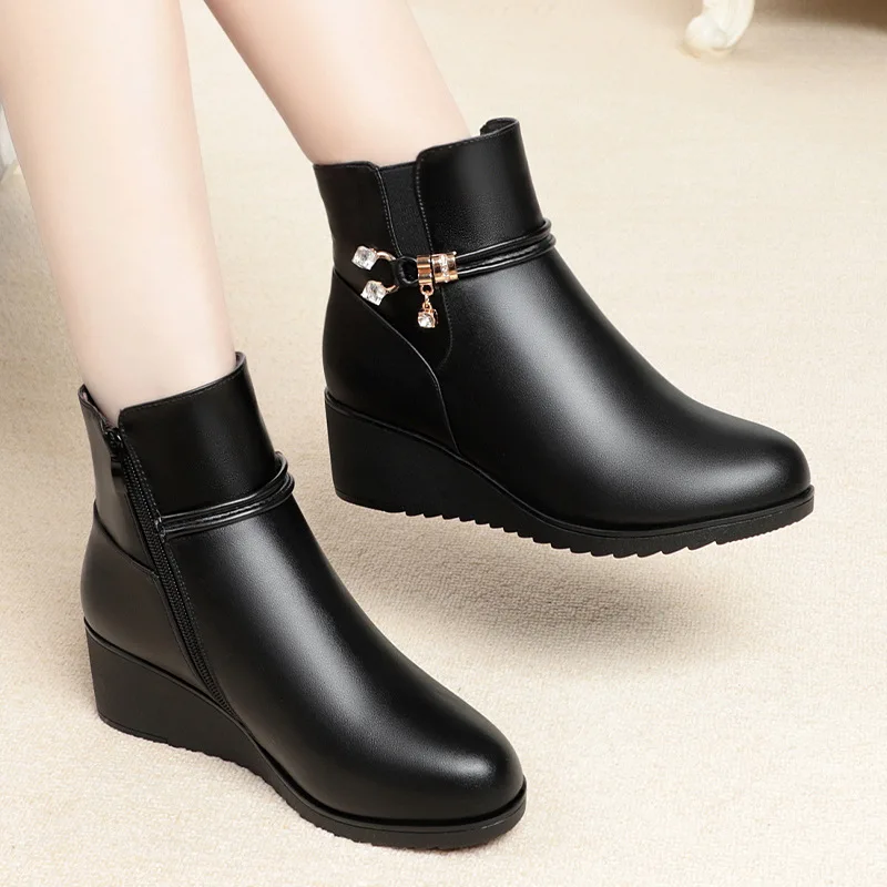 2024 Autumn Winter New High-heeled Round Toe Short Ankle Boots Warm Plush Snow Boots Middle-aged Mom Leather Shoes Comfortable