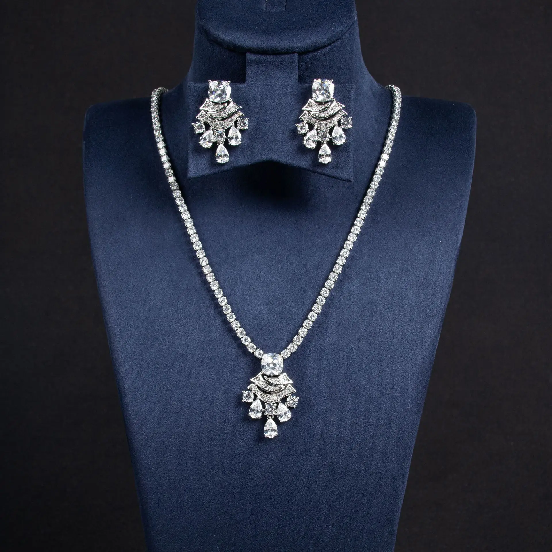 

New Luxe Cute Necklace Earrings Dazzling sliver color Everyday Jewelry Women's Dress with Perfect Wedding Party Gift M-786