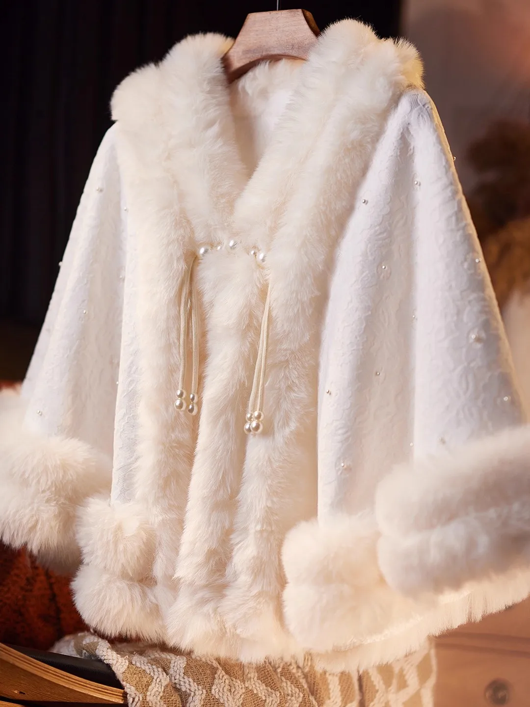 Women's Autumn Winter Vintage Thicken Warm Faux Fur Pashmina Female Autumn Winter Shawl Cloak Winter White Collar R3509