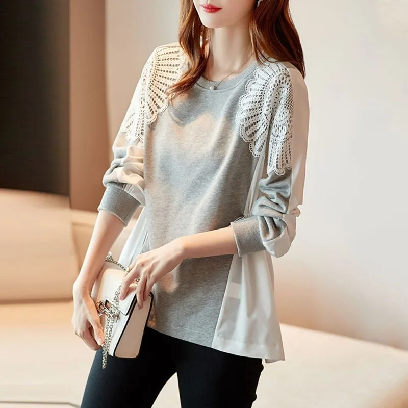 

Fashion O-Neck Spliced Loose Lace Shirring Blouse Female Clothing 2023 Autumn Winter New Casual Pullovers All-match Shirt