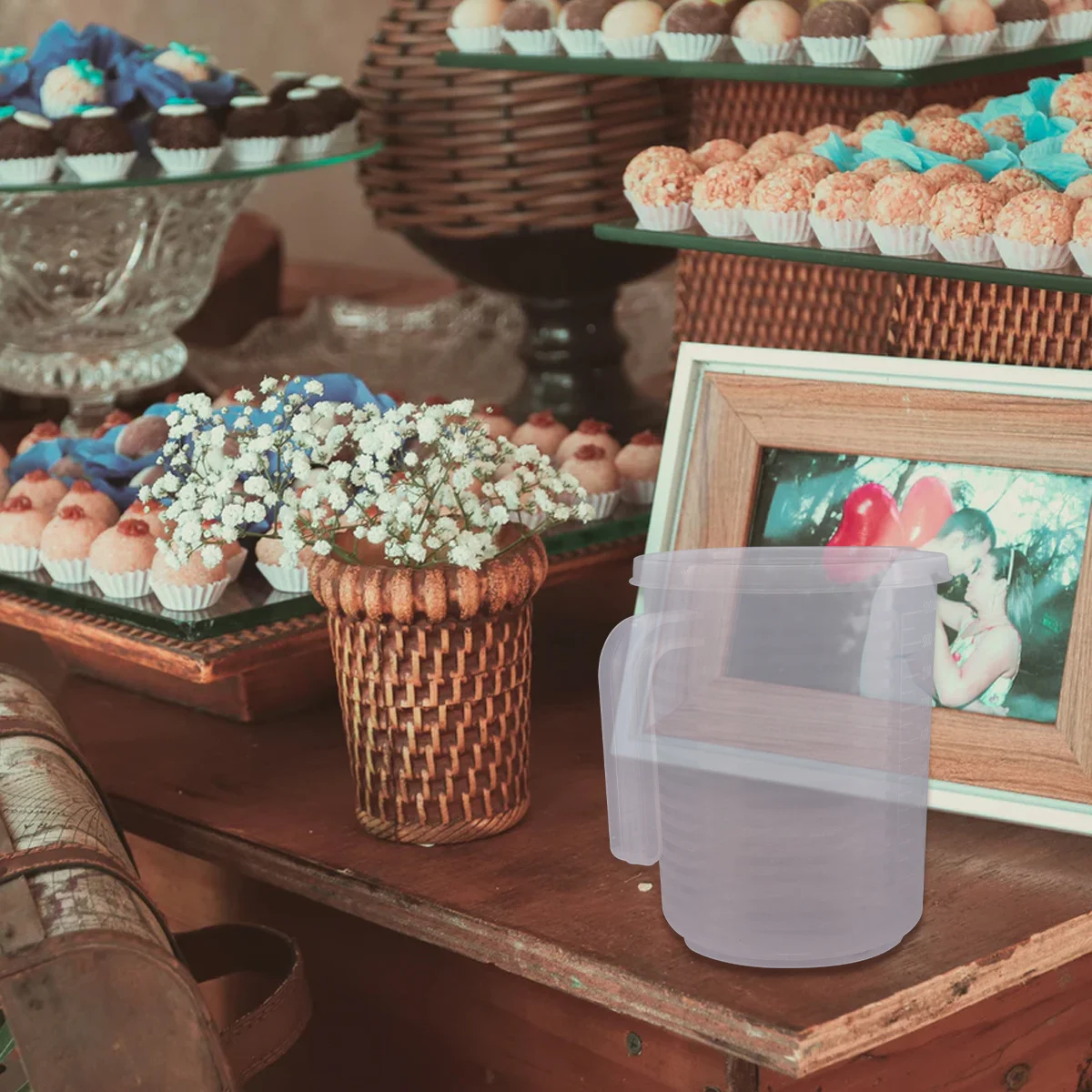 

1Pcs Lightweight Plastic Measuring Container Clear Scale Lines Portable for Baking Shops 1000ml Measuring Cup