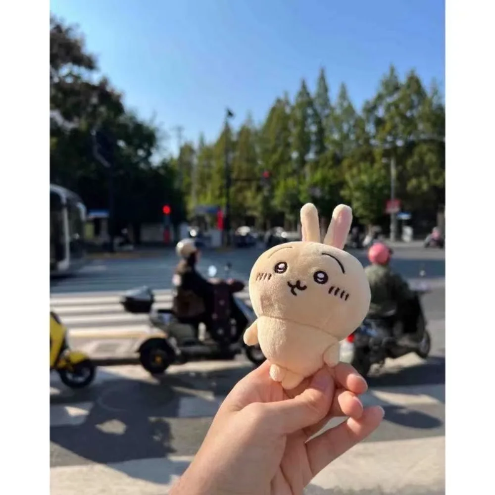 سلسلة دمية تشيكاوا أوساكي الصغيرة للقدم، قلادة الدب تشيكاوا ليتل آيت ذاتية الانخفاض