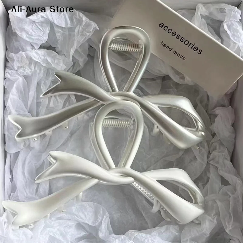 1Pcs Metal Claw Clip Bow Knot Metal Shark Clip Silver Hair Claw Style Advanced Versatile Back Head Spoon Hair Ornament Headwear