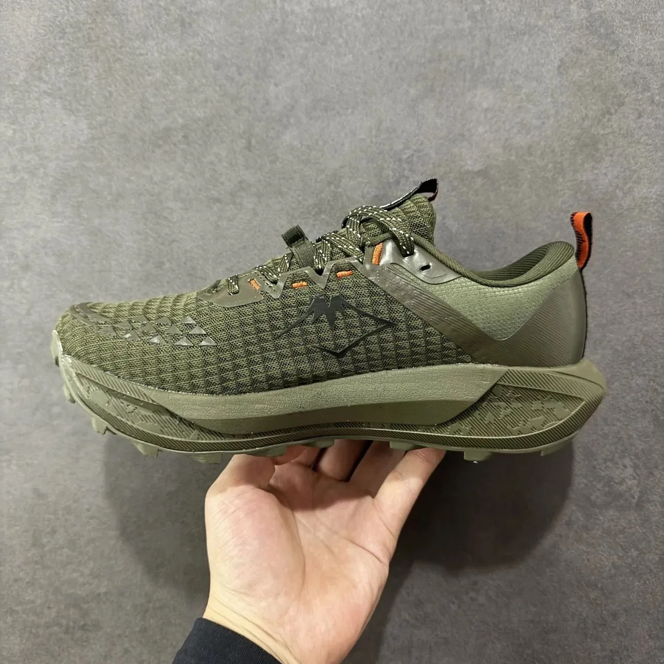 

Unisex Multi-Functional Athletic Shoes Summer Mesh Breathable Hiking Shoes Lightweight Design