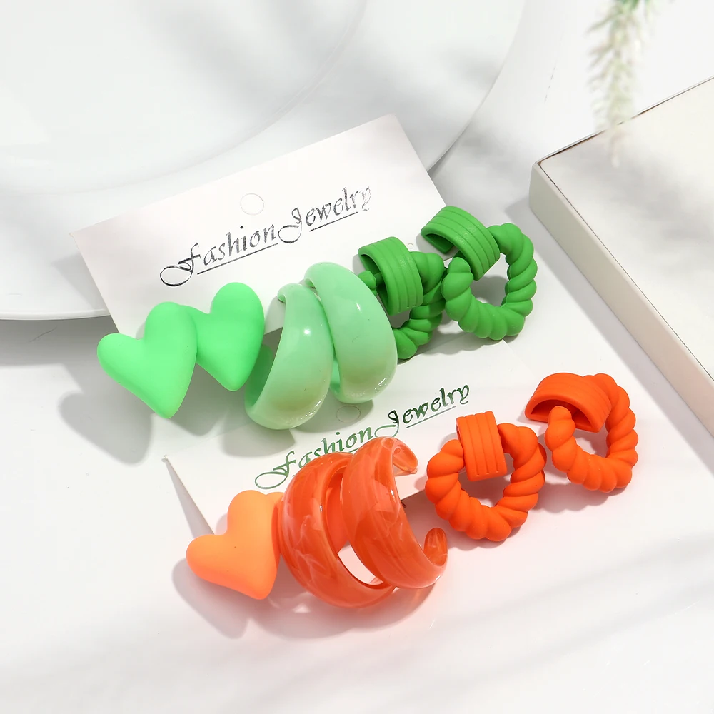 جديد 3 أزواج دائرة الاكريليك القرط الأطواق للنساء الكورية ماتي الملونة القلب قلادة أقراط الأزياء والمجوهرات مجموعة هدية عيد ميلاد