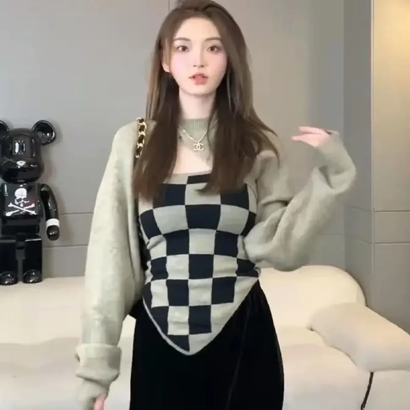 2024 Winter Unique Niche Checkerboard Pattern Versatile Top for Women Autumn and Winter Slim Fit Short Sweater Jacket for Women