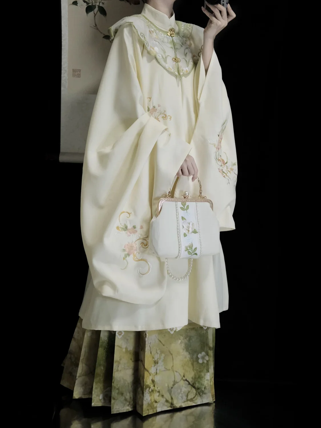 Ming Dynasty Costume Daily Dress Standing Neck Shirt Cloud Shoulder Embroidered Horse Face Autumn Hanfu Dress White Han Suit