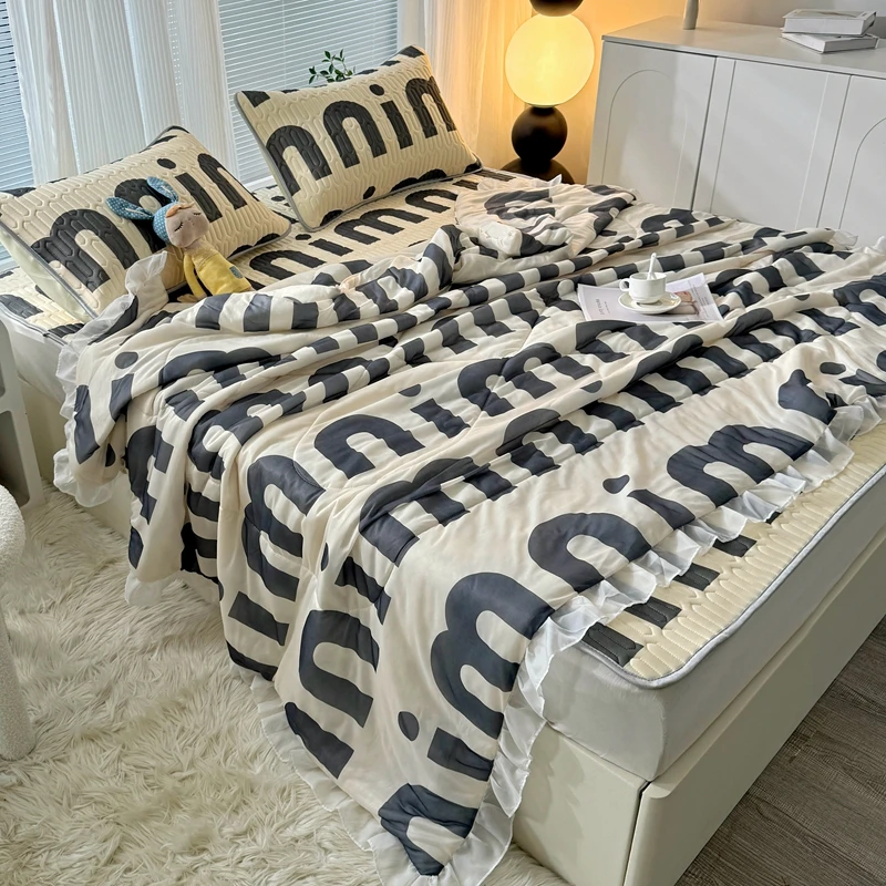 English Alphabet Bedding Quilt Letters Comforter for Boys Girls Summer Quilt Bed Blanket Washable Air Conditioner Quilt Decor