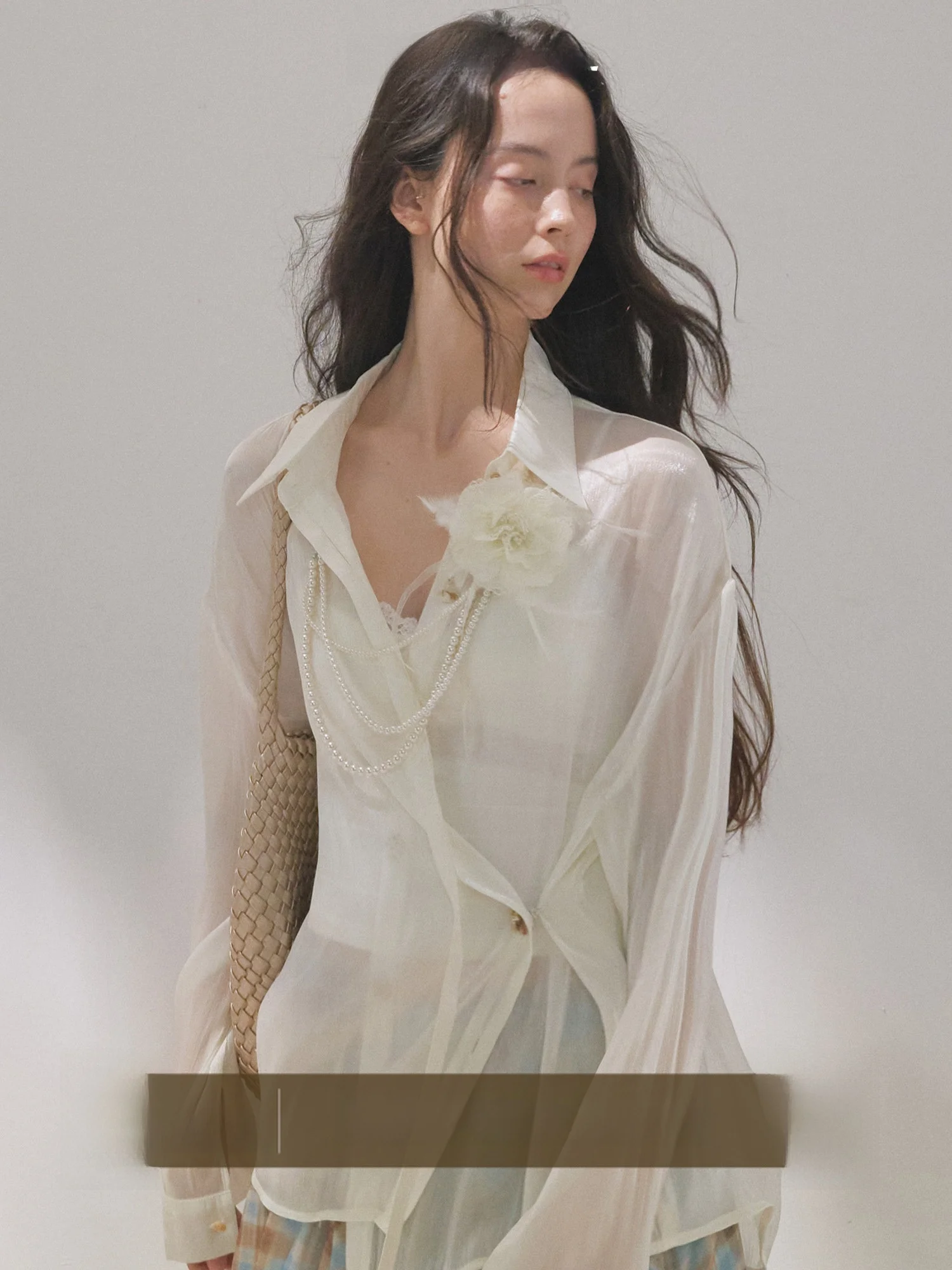 

ell Button Chiffon Drapey Women's irt Pearl Glowing Simple Top Korean Sle Loose Fit Long Sve Ne Summer irt