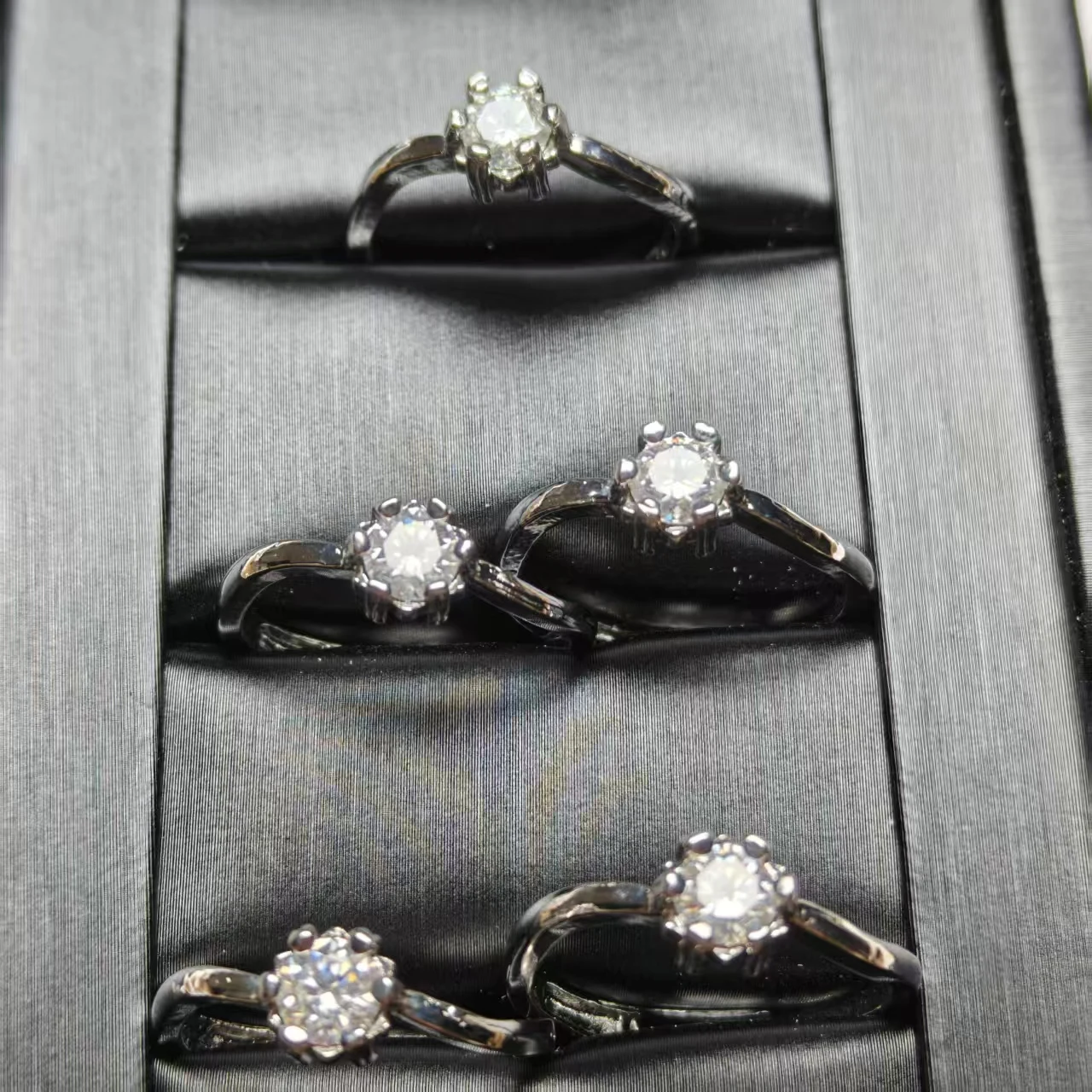 Großhandel Laborgezüchtete Weiße Diamantperlen Weißer Kupferring Trendiges Vielseitiges Einfaches und Modisches Damen-Live-Ring-Geschenk – Detail 1