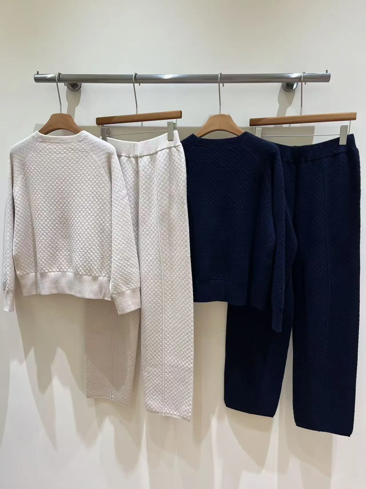 Women'S Knit Casual Set (Fall/Winter 2026): Quilted Long-Sleeve Crew-Neck Top (Cashmere-Wool Blend) & Jogger Pants