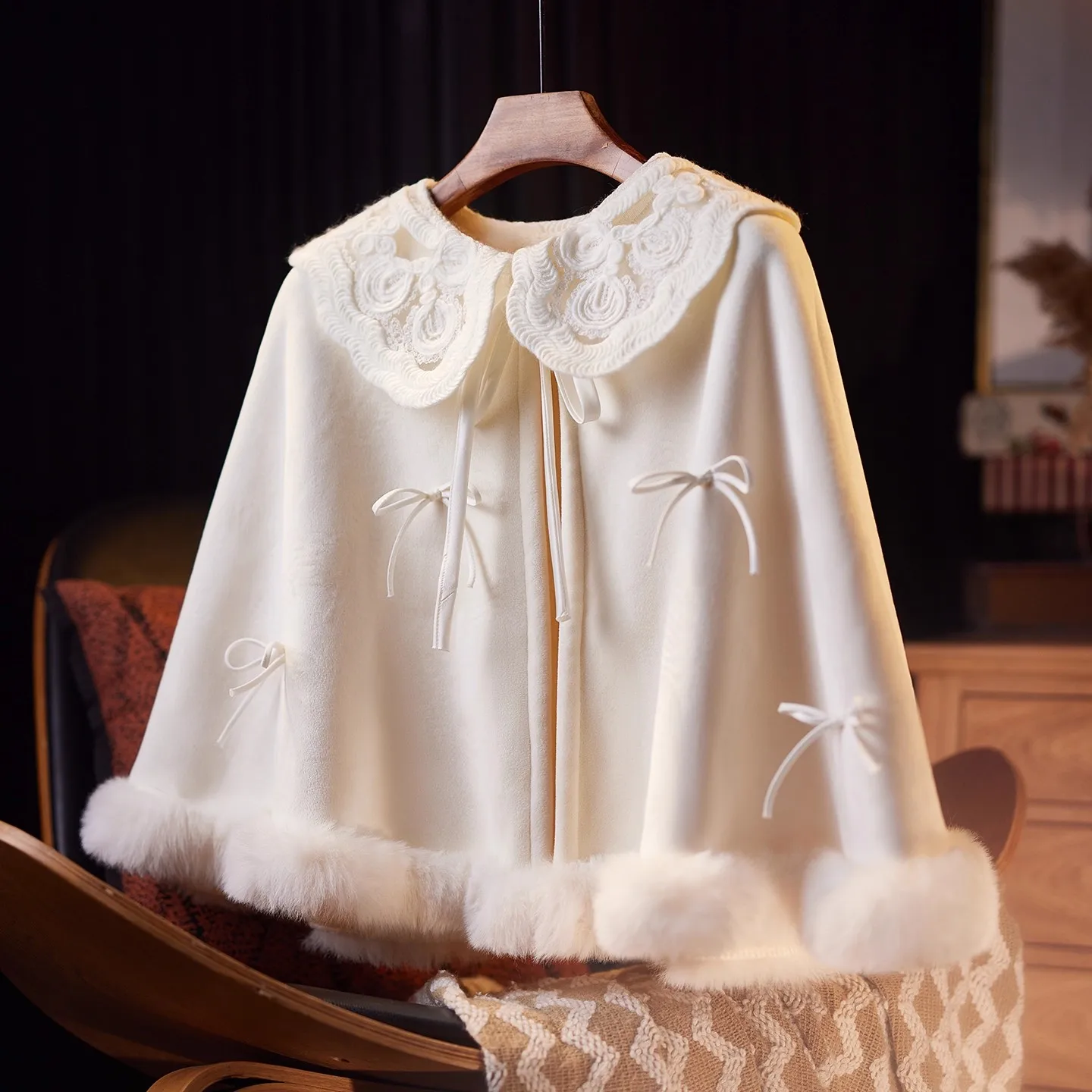 

Женская осенне-зимняя винтажная утепленная бархатная пашмина из искусственного меха, женская осенне-зимняя шаль, зимний плащ с белым воротником R3508