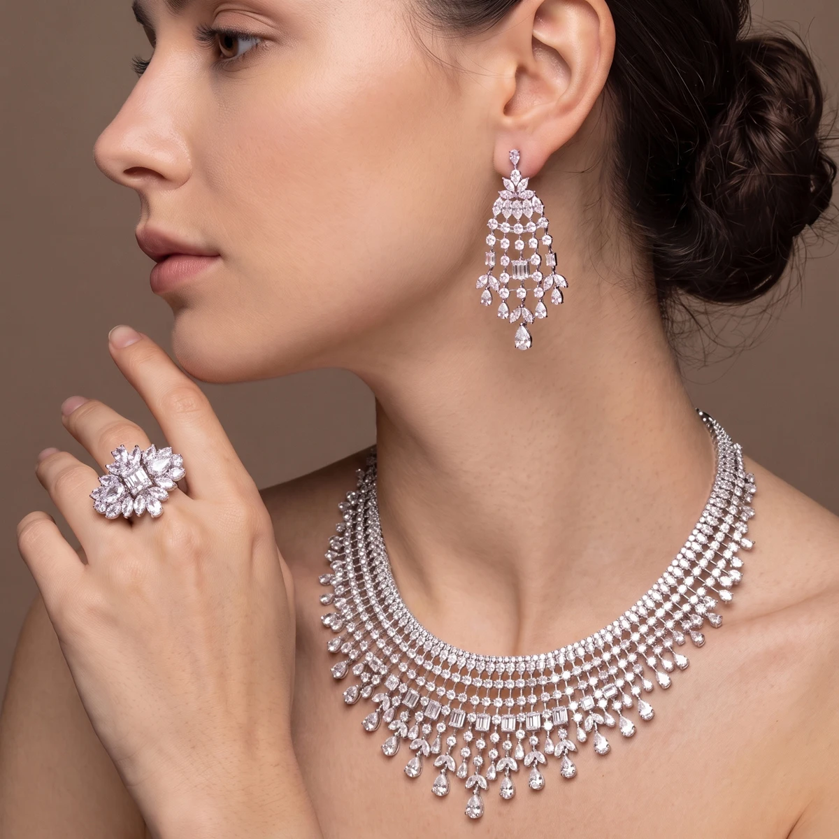 1 Set of Elegant Jewelry Set with Sparkling Cubic Zirconia Bouquet Design, Suitable for Women to Wear at Weddings and Banquets. Gift Box Not Included