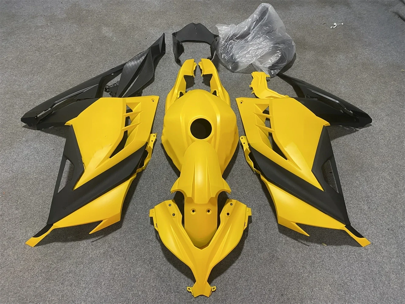 Motorcycle Fairing Suitable for Kawasaki Ninja 250 Ninja 300 2013 2014 2015 2016 2017 years ZX300 ZX250 13-17 Fairing Yellow