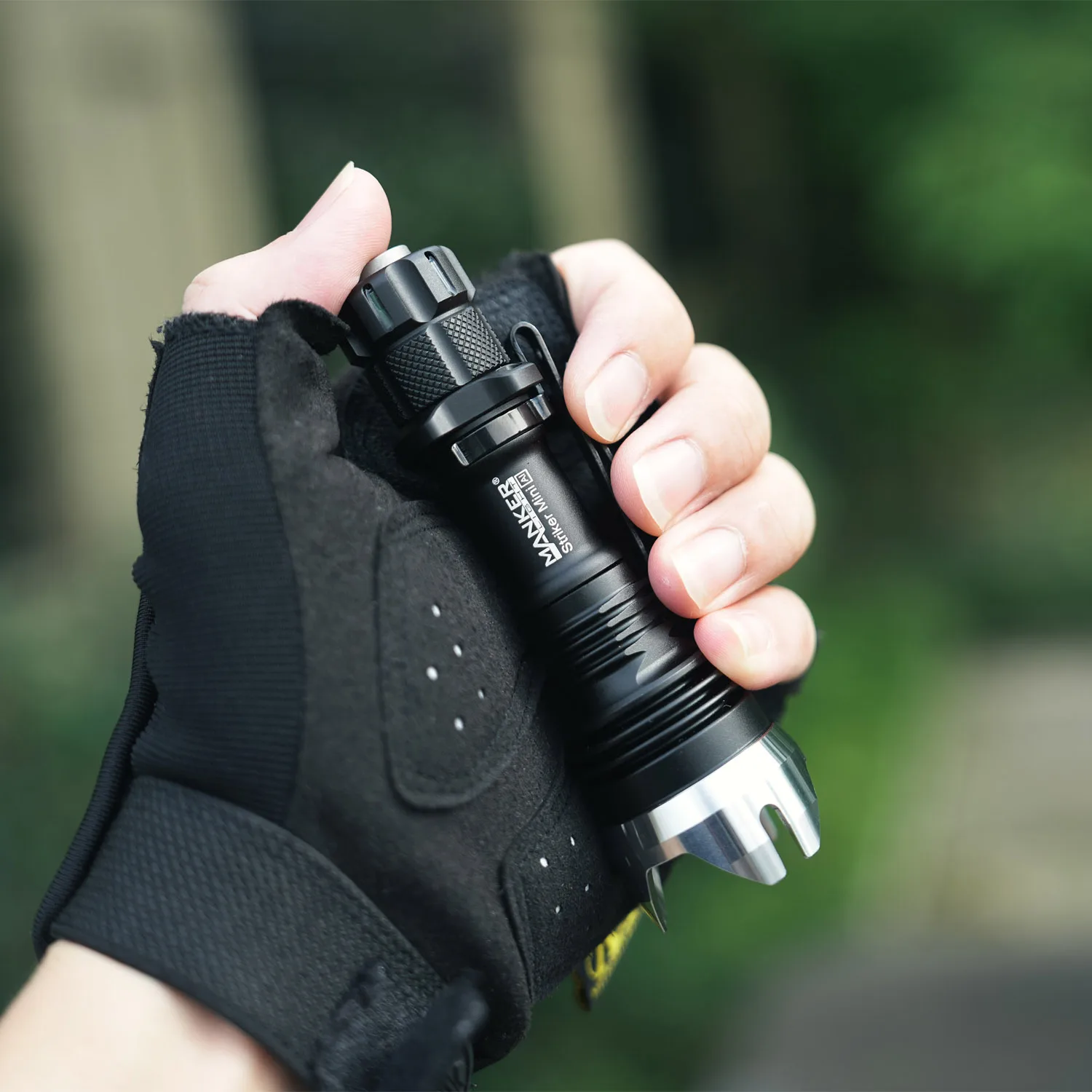 Mankerlight Striker Mini أطول المدى Pocket EDC مصباح يدوي 635 لومن 430 متر وأصغر مصباح يدوي تكتيكي