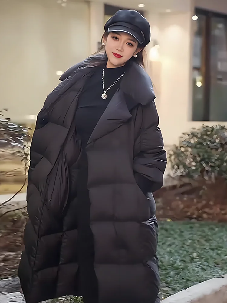 Modna, uniwersalna, ocieplana kurtka puchowa z dużym kołnierzem, biała, damska, idealna na zimę 2024, do pracy i na co dzień.