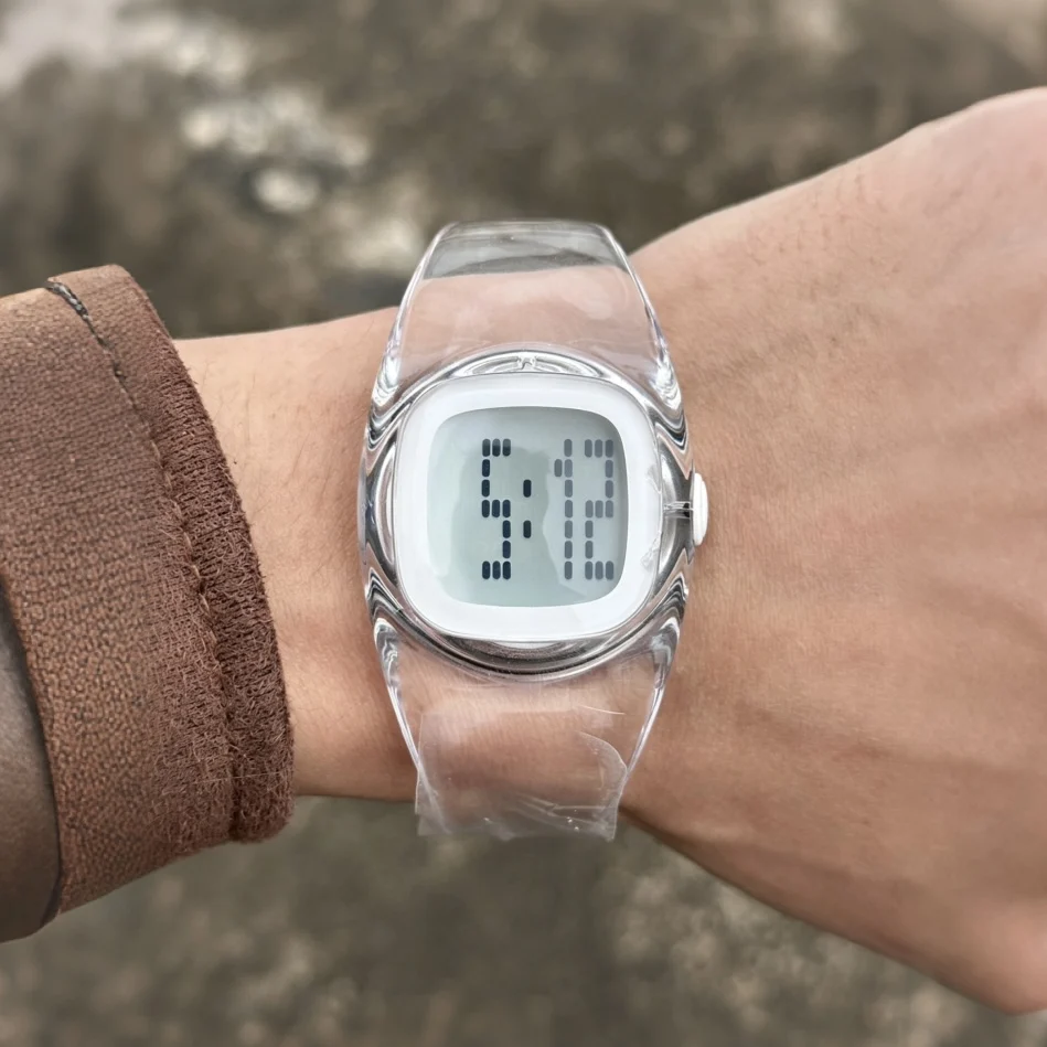 This Y2K-style Transparent Minimalist Unbranded High-end Bracelet Watch Is Perfect For Couples And Is Also A Stylish Accessory.