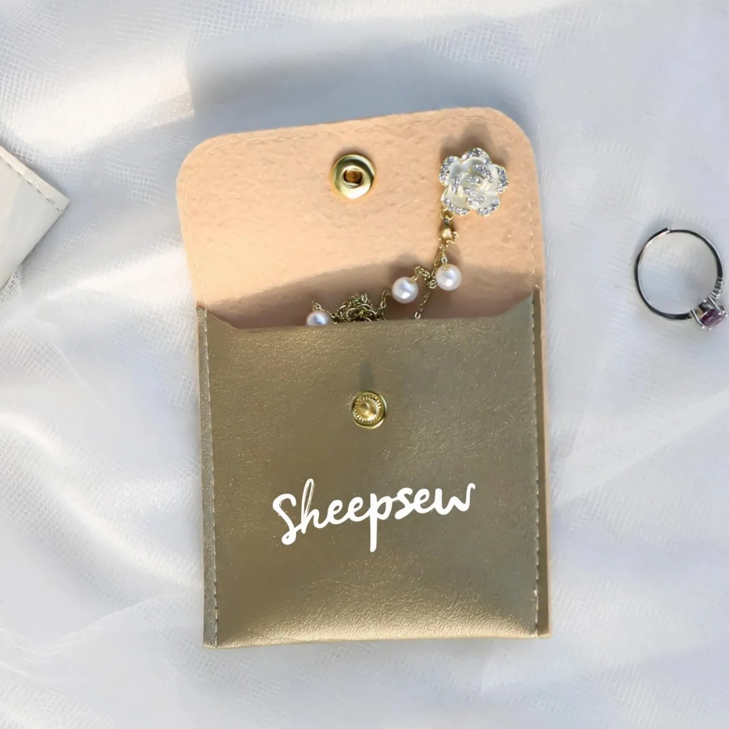 

20 шт. футляр для ювелирных изделий с логотипом, кожаный чехол для ювелирных изделий на заказ для сережек, персонализированный органайзер для ювелирных изделий, мини-портативный дорожный чехол