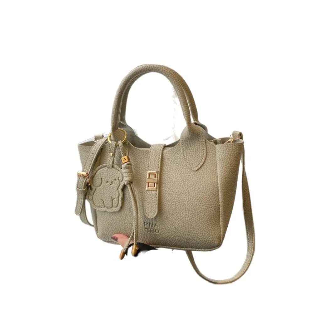

Chic Slant Cross Bucket Bag Lychee Pattern Puppy Pendant PU Leather Shoulder Bag High-End Cute Commuting Handbag Spring Summer