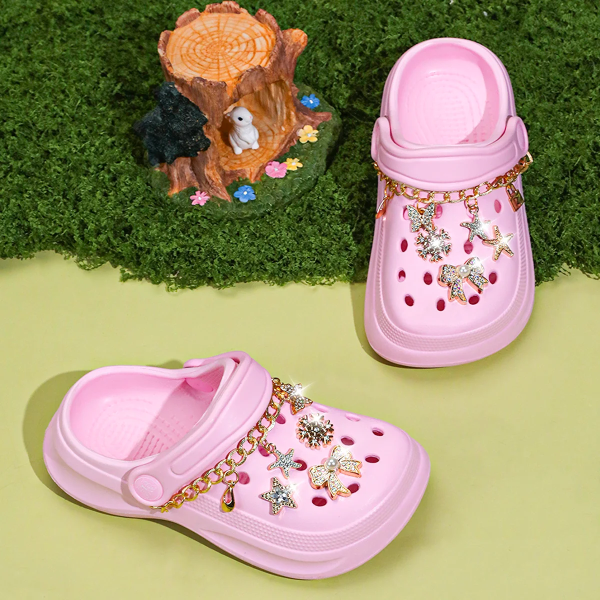 Kinder Slip-On Clogs und Pantoletten - Atmungsaktive, Wasserdichte EVA-Gartenschuhe mit Dekorativer Kette für Strand und Alltag 168 – Detail 11