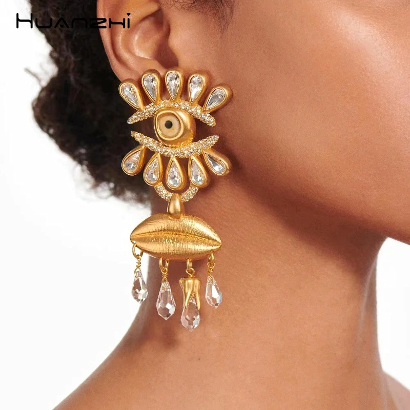 

HUANZHI Vintage Devil's Eye Tassels Drop Earring Rhinestone Exaggerated Gold Color Trend Heavy Jewelry for Women French New