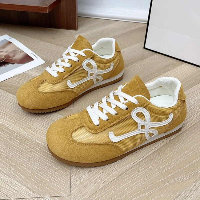 أحذية مسطحة صيفية قابلة للتنفس على الطراز الكوري أحذية نسائية كاجوال مضادة للانزلاق أحذية رياضية مريحة بكعب منخفض ونعل مطاطي