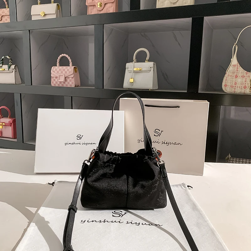 Vintage Classic Casuals Women's Soft Bag Trendy Fashion Crossbody Woman New Amber Pearl Chain Portable Cloud Shoulder Handbag