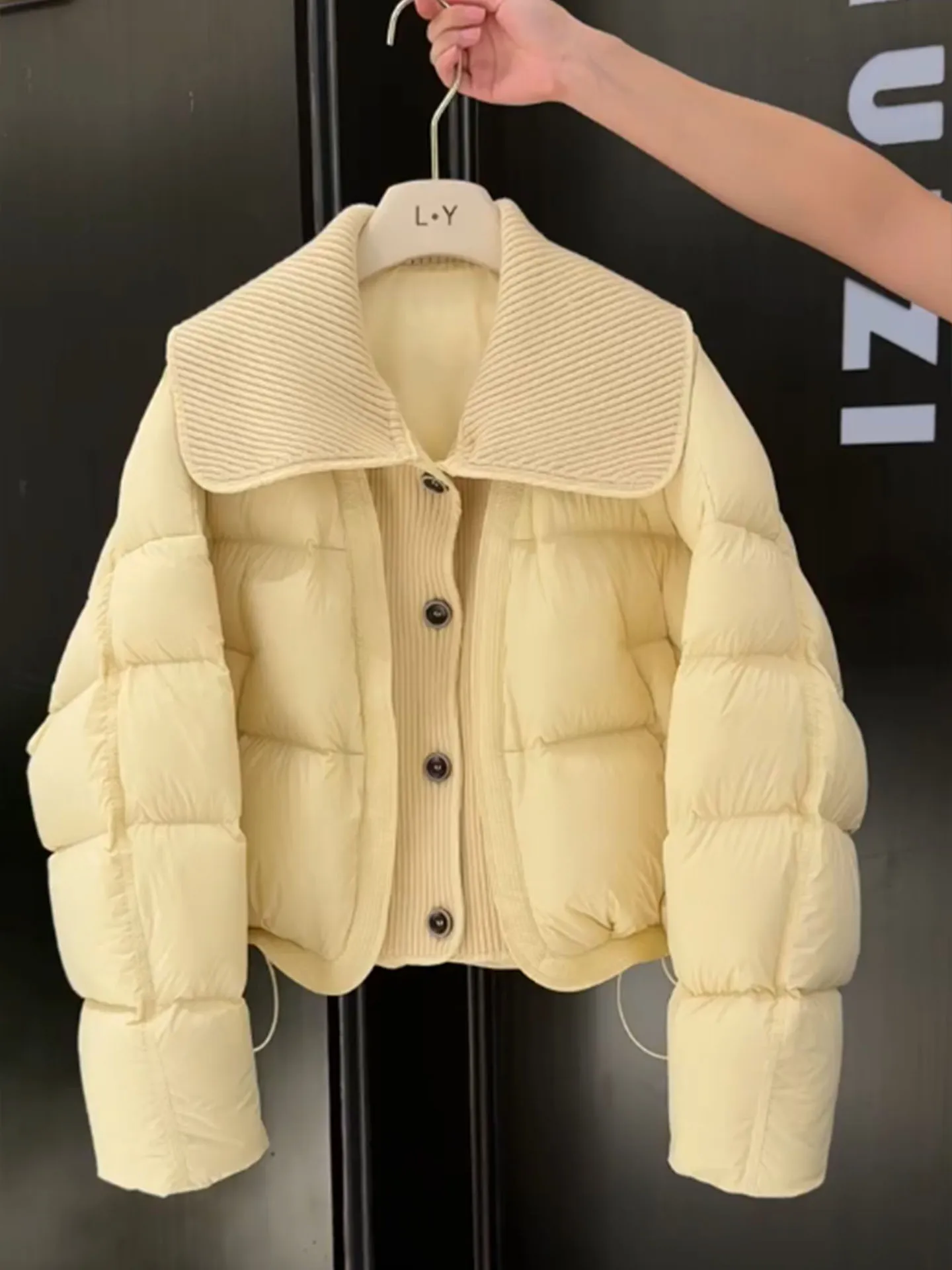 Warm Yellowi White ort down Jaet for Women Lapel Sle Loose Fit Faionable Slimming Outerwear Winter 2025 New Arrival