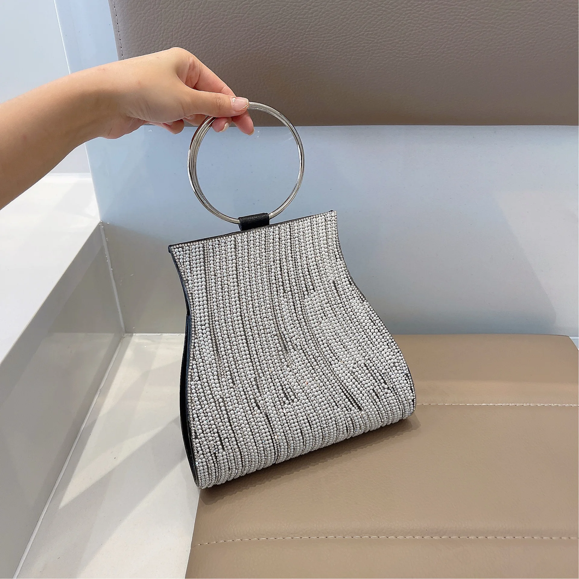 Woman Evening Clutch Bag Pearl Rhinestone Crystal Lady Wallet Wedding Party Banquet Purse Circular Handle Luxury Ladies Handbags