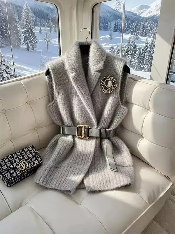 

ay Knitted Vest 2025 New Sle Women's Faionable Slim Fit Autumn Small Fraance Wind Vest V-ne Svel Regular Length