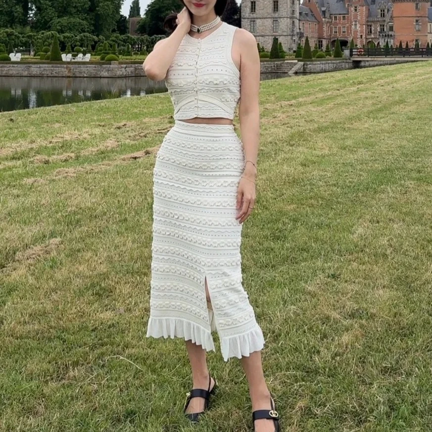 

Женский повседневный костюм-двойка с жемчужным кардиганом без рукавов с круглым вырезом или тонкой и элегантной юбкой средней длины