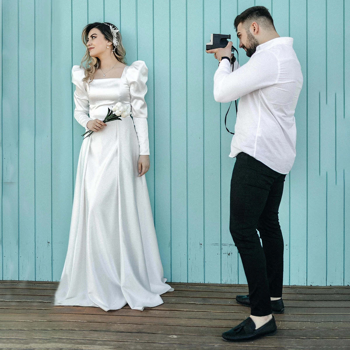 Robe de mariée en satin brillant à col carré et manches longues bouffantes, robe de patients simple et élégante, dos fermé, sur mesure, robe de mariée de ligne standard intégrée