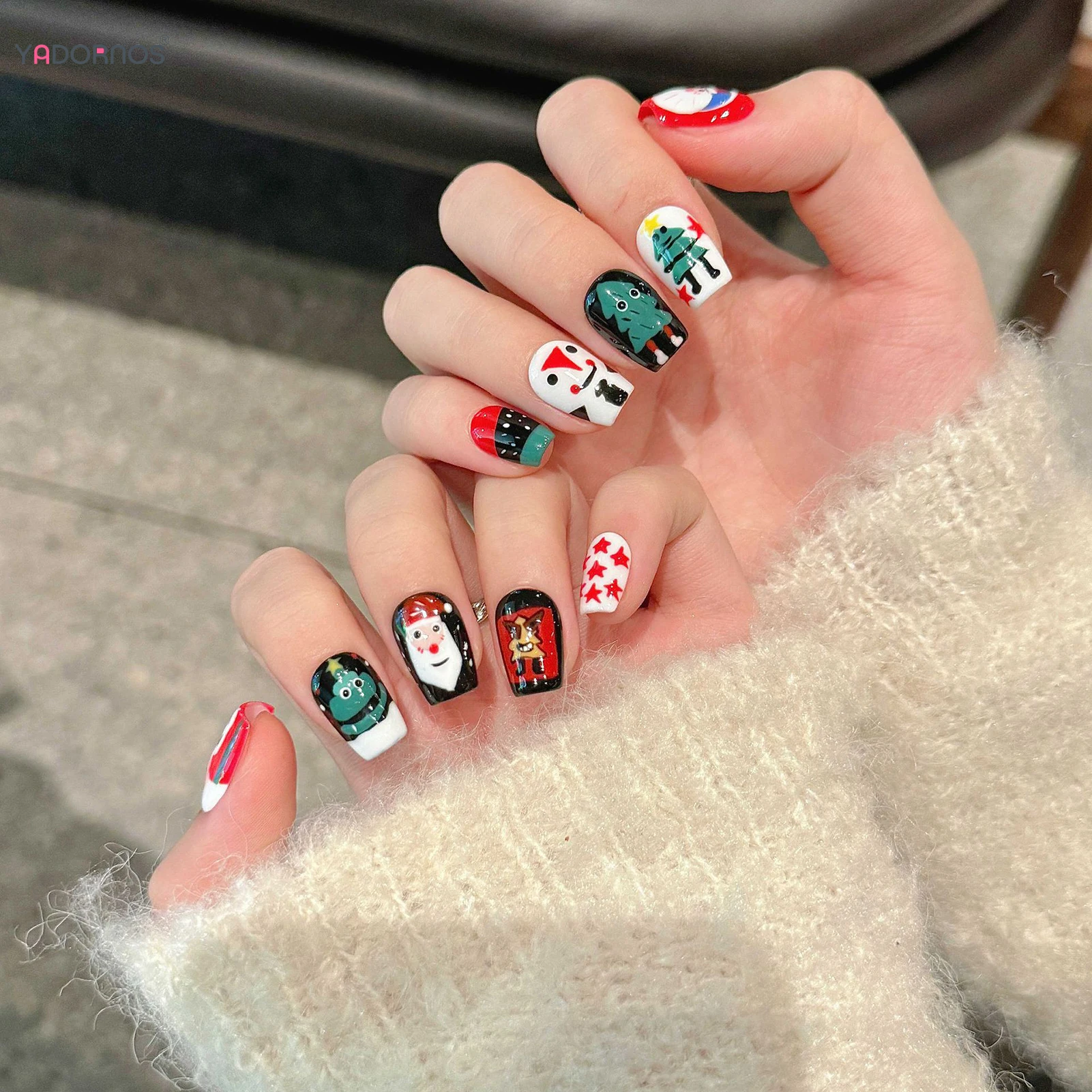 10pcs Handmade Short Ladder False Nails Red Green Cute Cartoon Santa Claus Xmas Tree Snowman Designs Christmas Press On Nails